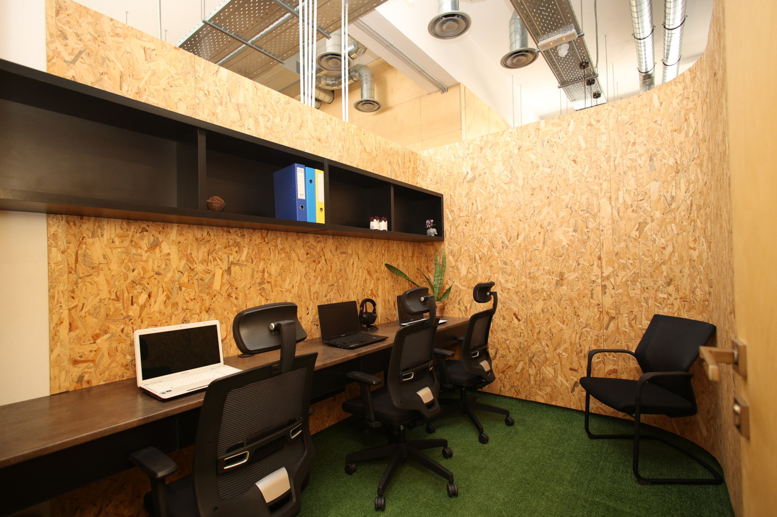 Facility 4 - hallway