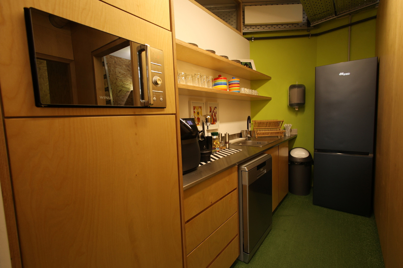 Facility 12 - meeting corner